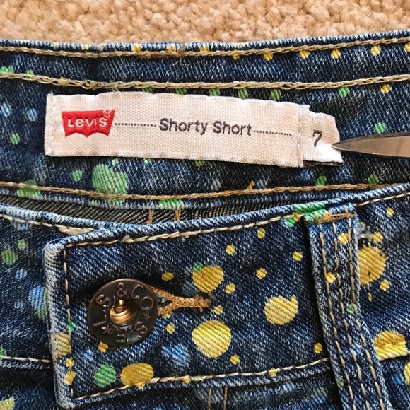 Levis Shorty Shorts Womens Size 7 Denim Blue Paint Splatter Print Low Waist - Picture 8 of 11